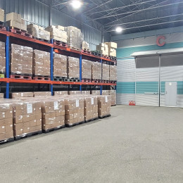 정돈된 넓은 창고